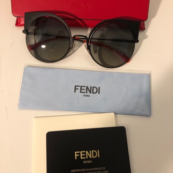 Fendi car Eye Sunglasses - Picture 6 of 6